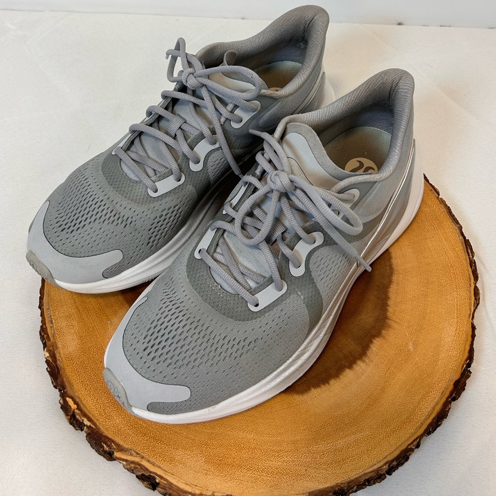 Lululemon Blissfeel Women’s Running Shoe Silver Drop & White Color Size‎ 8.5